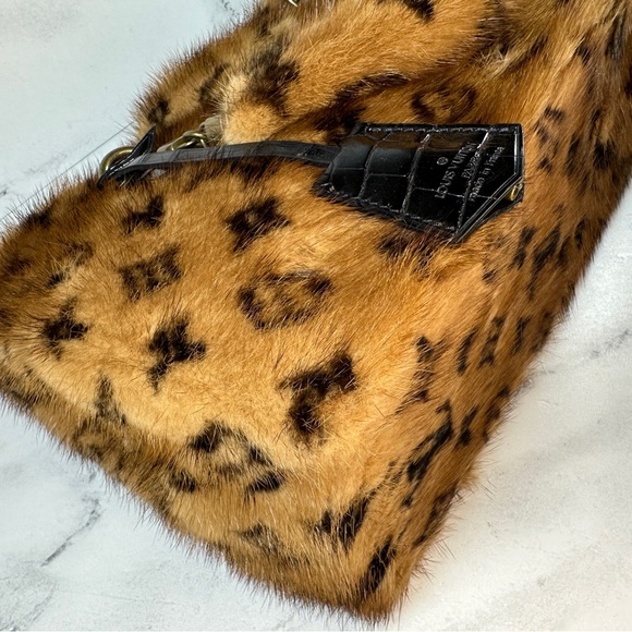 ❌❌ Louis Vuitton Mink Bag Monogram Les Extraordinnaires Le Fableux Fur tote - Picture 16 of 16